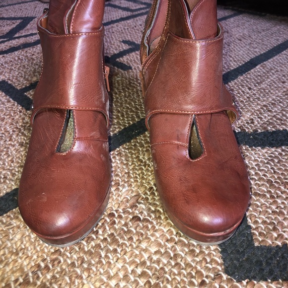 Lightly used booties - Picture 3 of 4